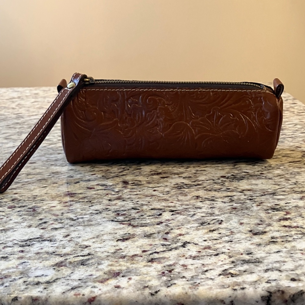 Patricia Nash Cognac Barrel Cosmetic Bag Embossed Leather Wristlet Pouch Zipper - Picture 3 of 16